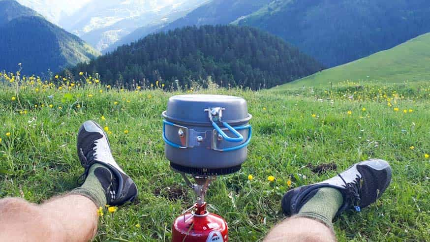 Camping Geschirr Set: Teller, Tassen, Töpfe & Co | Für Backpacker, Wanderer & Wohnmobil-Reisen