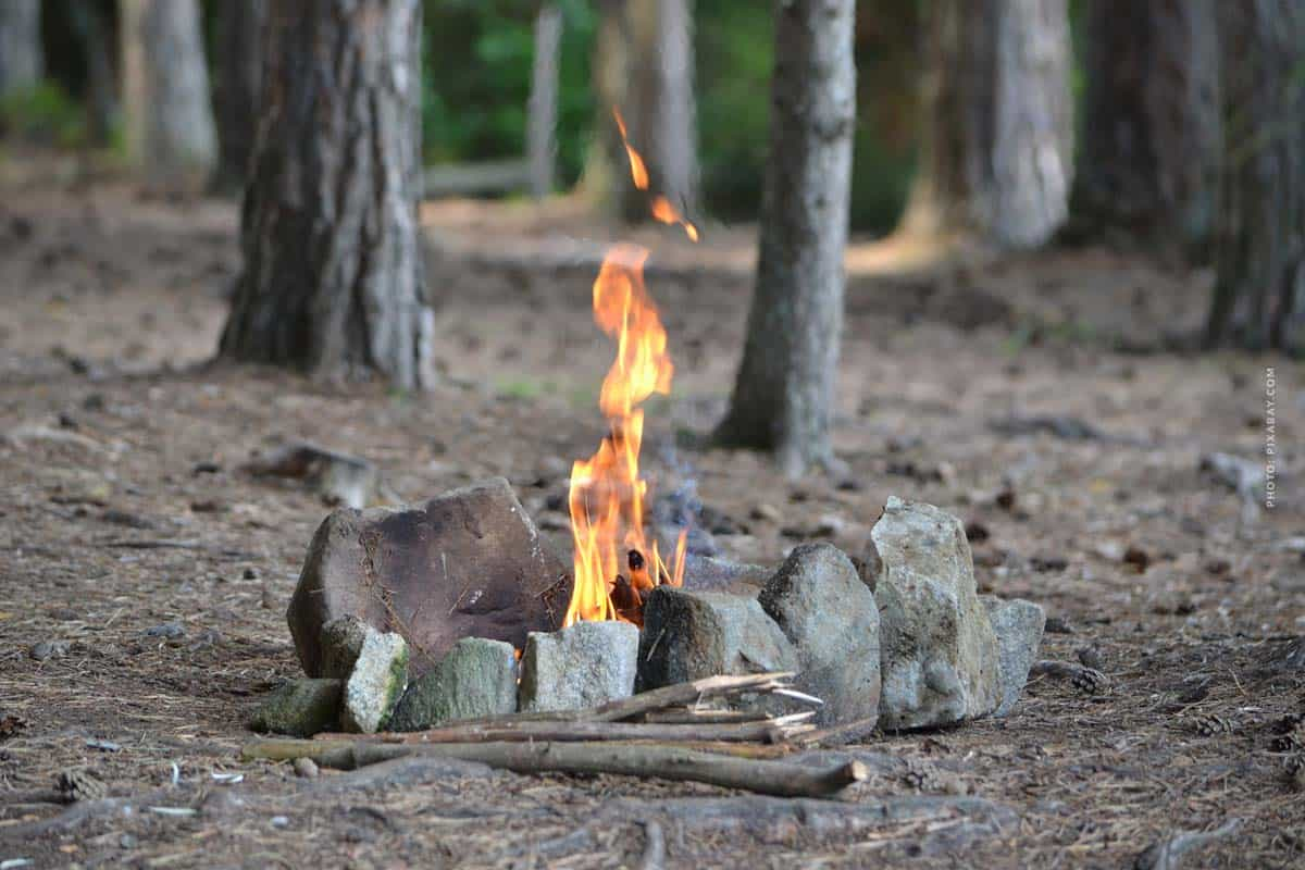 Feuer am Campingplatz: Regeln, wo erlaubt & Tipps