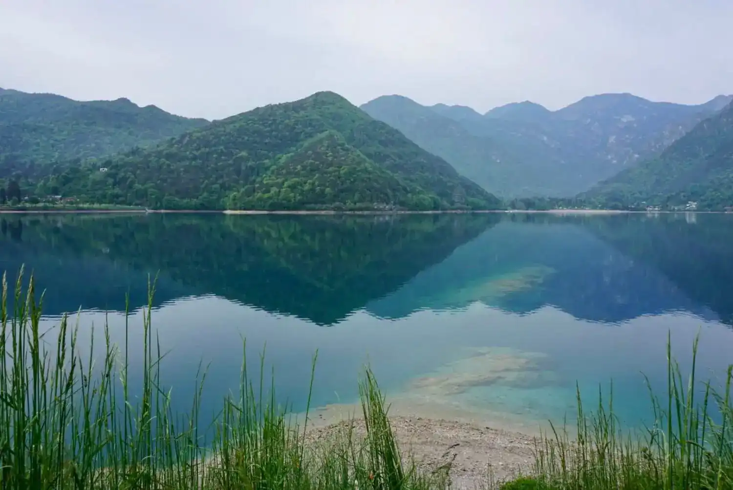 4 schöne Plätze für Camping am Ledrosee (mit Karte)