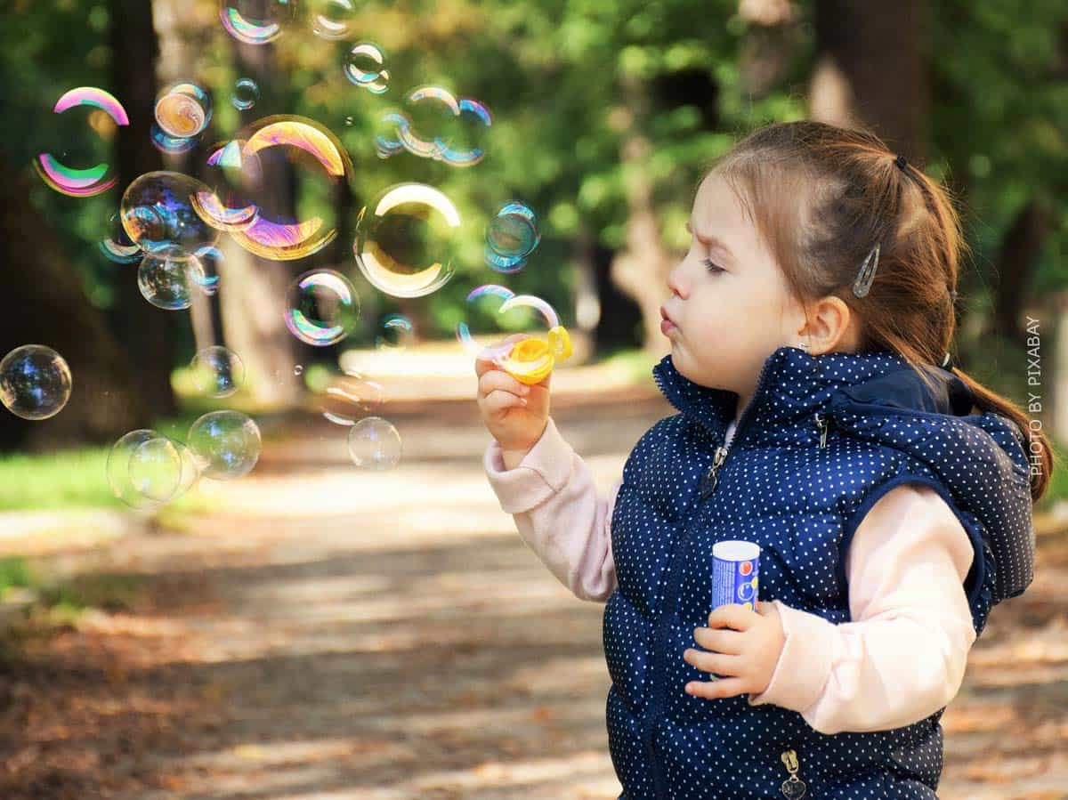 Camping Spiele: Zu zweit oder mit Kindern – Unterhaltung bei Langeweile & Regen