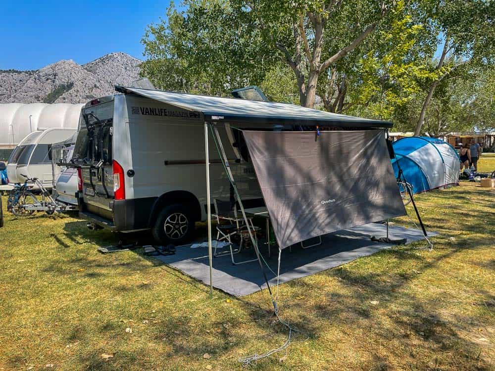 Camping am Sandstrand in Kroatien: für Familien und Surfer