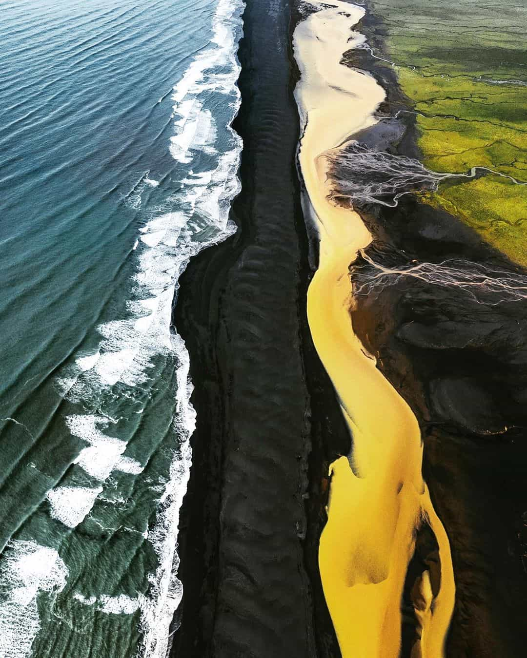 Stunning Aerial Photos Capture Rare Sight of Icelandic Highlands When Thawed