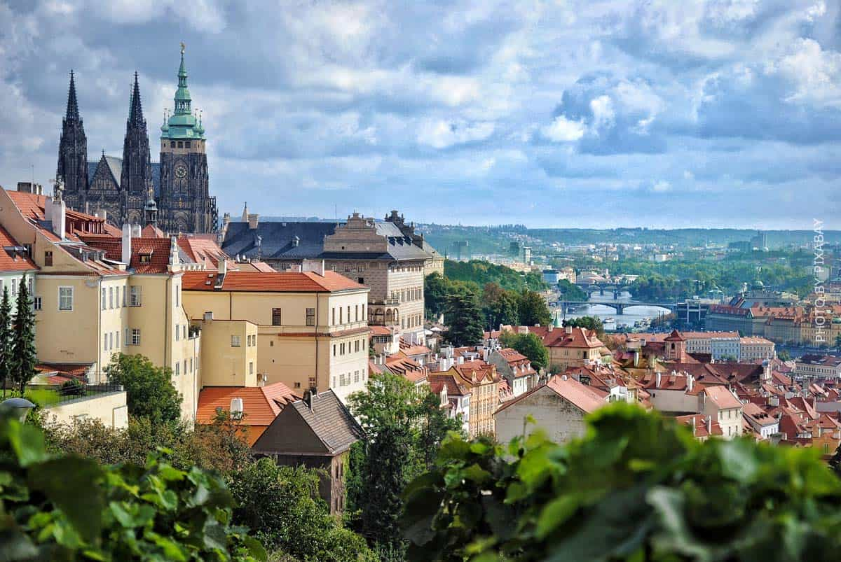 Urlaub in Tschechien: Sehenswürdigkeiten und Seen in Prag, Brünn, Karlsbad & Co.