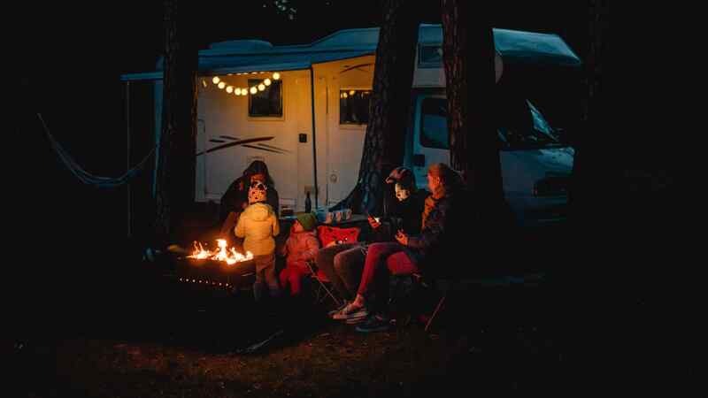 Böllerfreies Silvester mit dem Hund: die besten Campings ohne Feuerwerk in Holland, Belgien und Luxemburg