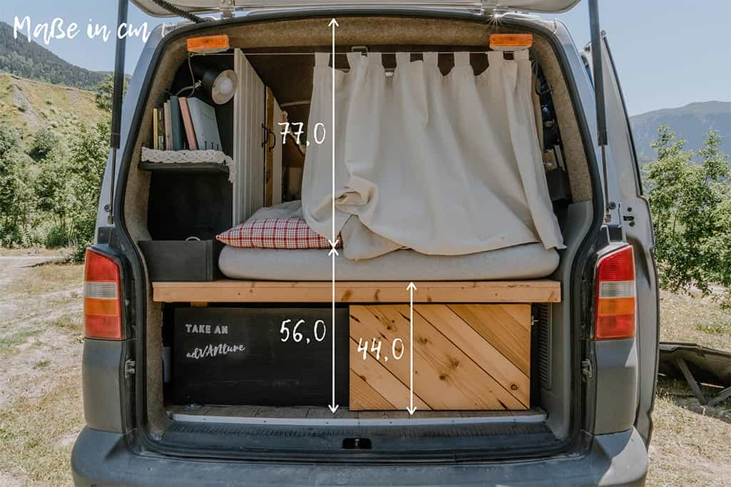 VW T5 Bett klappbar: So kannst du dir ein Klappbett im Camper selber bauen