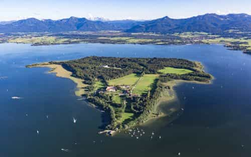 Ferienhaus-Urlaub mit Hund in Bayern: Seen + Berge