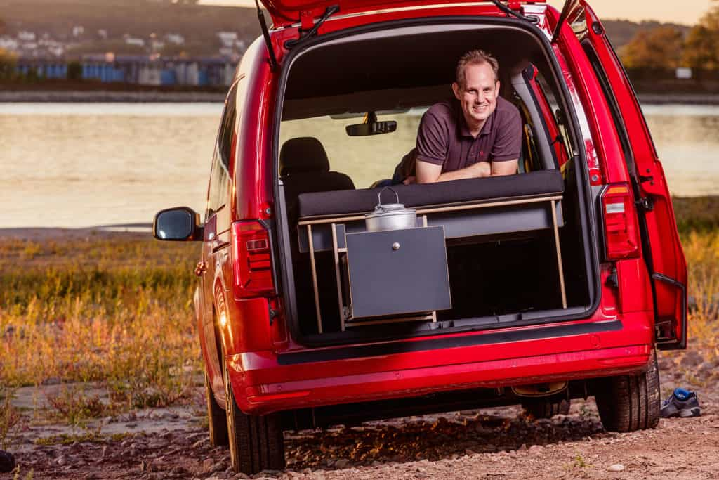 4 Wege, um deinen Hochdachkombi in ein Mini-Wohnmobil zu verwandeln