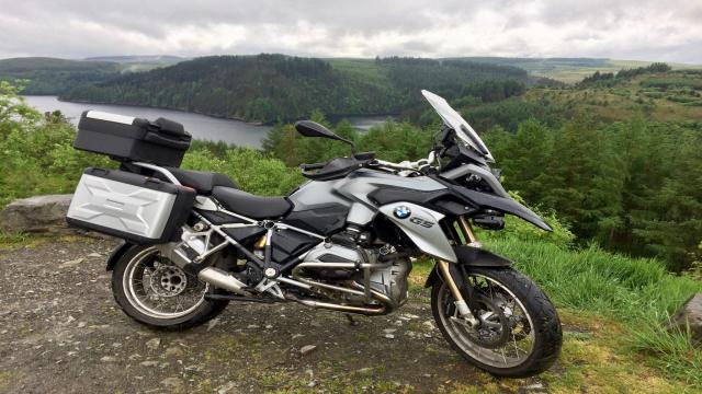 BMW R1200GS vs R1200GSA