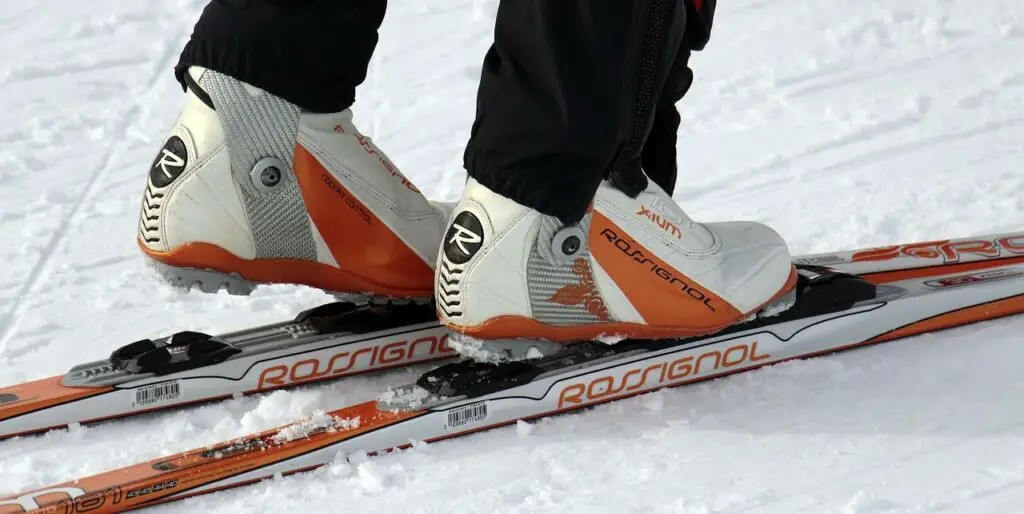 Carving (Piste) vs All-Mountain Skis: What’s the Difference?