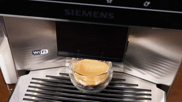 Siemens EQ.900 Test 2023: Ein Kaffeevollautomat schließt zur digitalen Elite auf