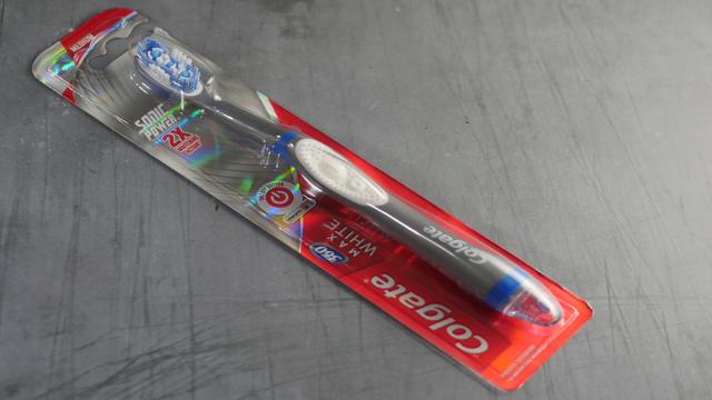 Colgate Max White Toothbrush – Review