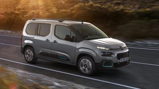 Peugeot e-Rifter vs. Citroen e-Berlingo vs. Opel Combo e-Life im Vergleich – welcher Van schlägt sich am besten?