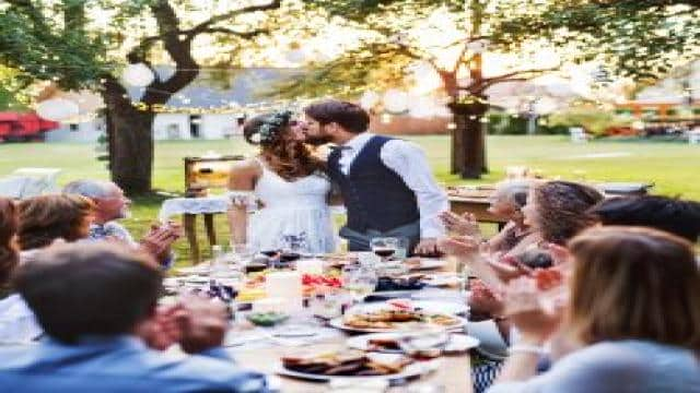 Hochzeit locker feiern – So plant ihr einen entspannten Hochzeitstag