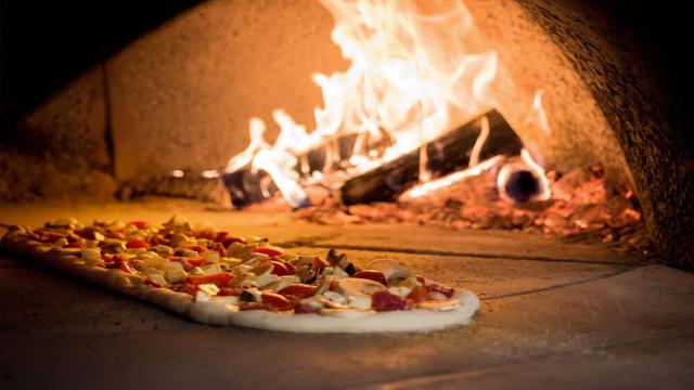 Pizza zu Hause backen: 4 Methoden, um professionelle Ergebnisse zu erreichen