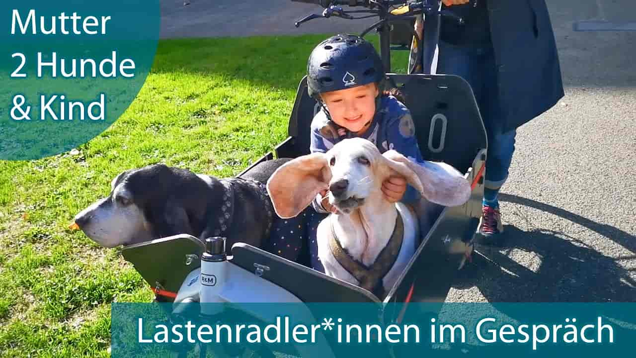 E-Bike Fans: Ben mit seinem Hund im Lastenrad