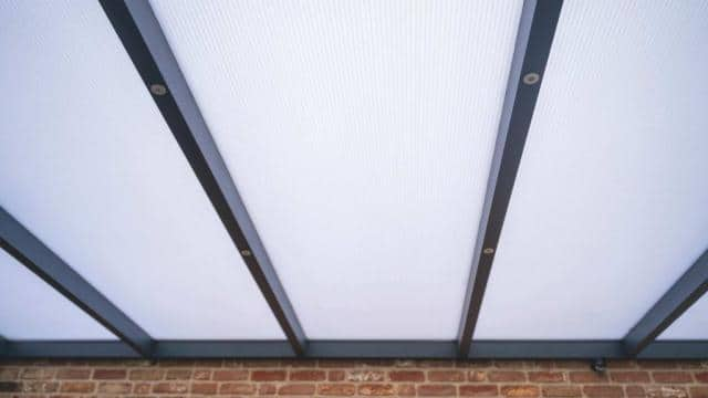 Terrassenüberdachung als Carport – ist das sinnvoll?