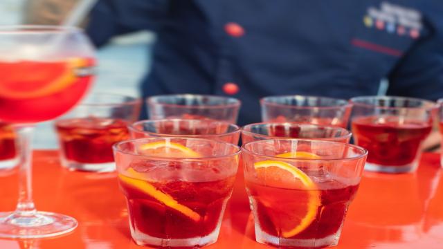 Aperol & Aperol Spritz: Unterschied, Herkunft, Rezept