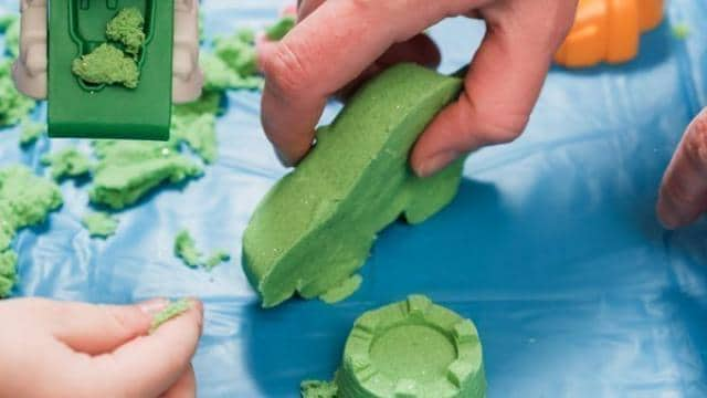 Kinetic Sand: Ein magisches Kinderspielzeug