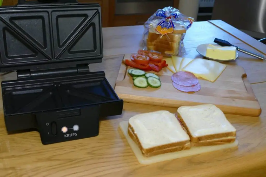 Wie bedient man einen Sandwichmaker? – Anleitung mit Video