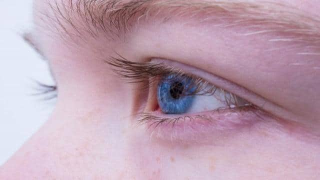 Rizinusöl: Gut für Haare und Wimpern