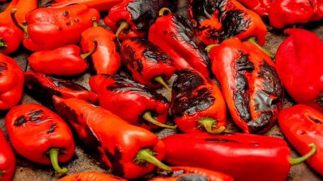 Ajvar selber machen: Einfaches Rezept für Paprika-Dip