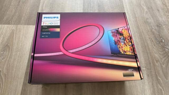 Philips Hue Play Gradient Lightstrip angeschaltet – Die Erleuchtung für den Filmabend