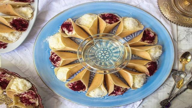 Atayef – arabische Pfannkuchen mit Creme Füllung und Zuckersirup