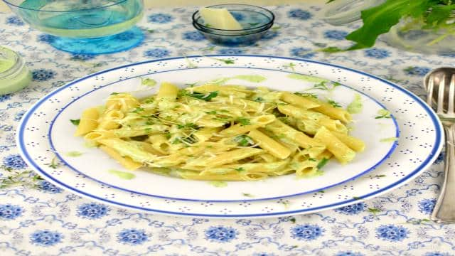 10-Minuten-Pasta mit Bärlauch-Parmesan-Sauce