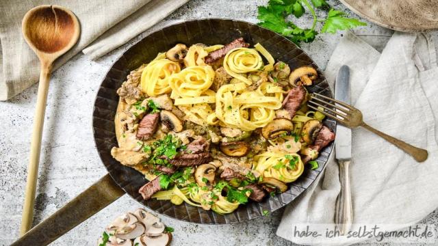 Klassisches Boeuf Stroganoff