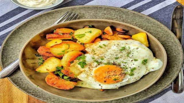 Bratkartoffeln mit Spiegelei