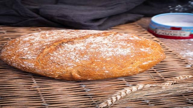 Schnelles Brot backen – Rezept mit NUR 4 Zutaten