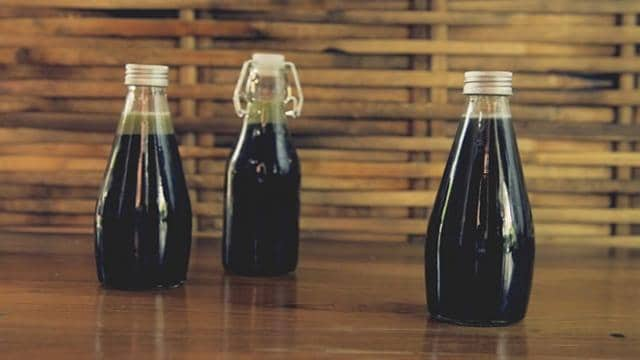 Cola Sirup selber machen ohne Colakraut – Cola mit Wasserkefir fermentieren