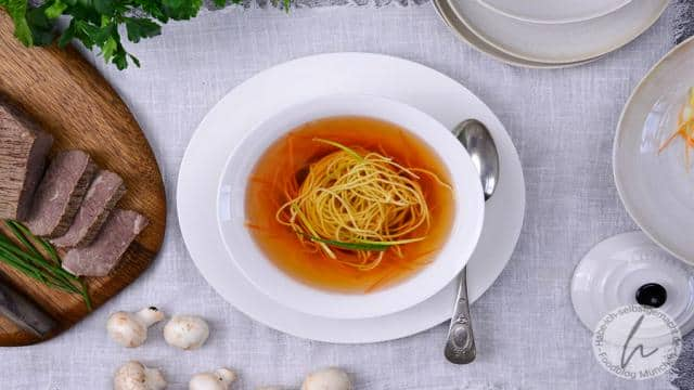 Suppe klären für eine klare Fleischbrühe / Consommé