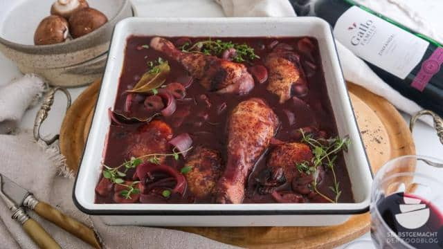 Coq au Vin (Hähnchen in Rotweinsoße)