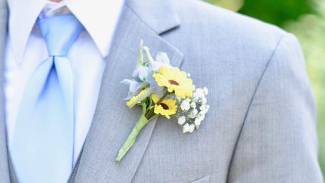 Der Anstecker für den Bräutigam zur Hochzeit