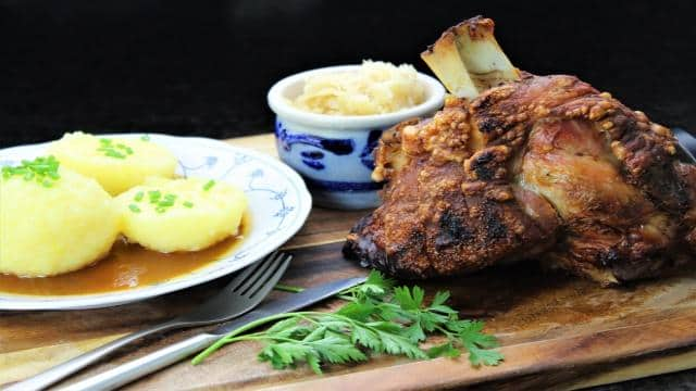 Schweinshaxe Rezept ohne Vorkochen | für Grill & Backofen