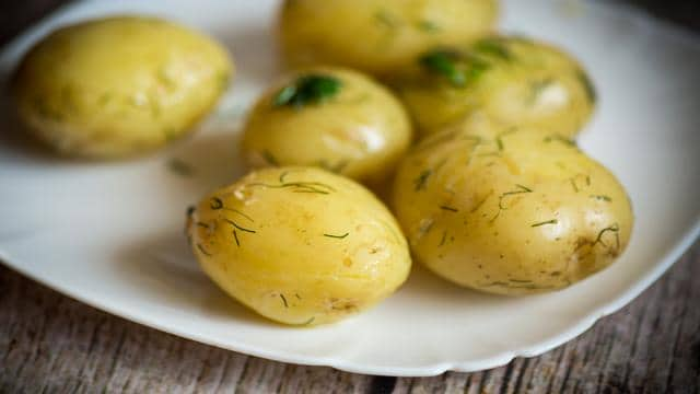 Hackbraten – schön saftig – mit Soße