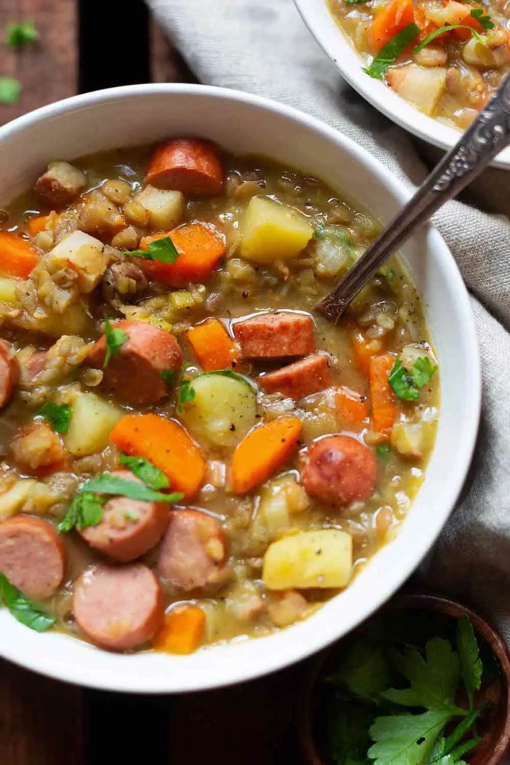 Omas Linsensuppe mit Würstchen (einfach und klassisch)