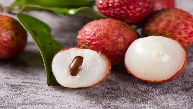 Wie isst man eine Litschi (Lychee)?