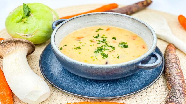 Nudelsuppe kochen, der Klassiker aus der Suppenküche blitzschnell zubereitet