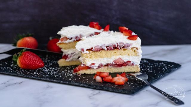 Erdbeer-Sahne Torte mit Biskuit Boden – schnell und einfach