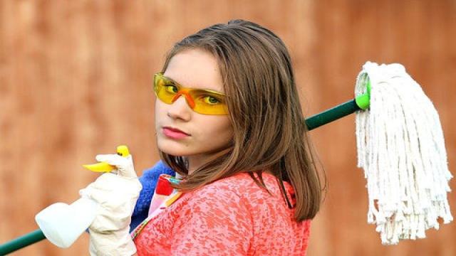 Sonnenschutzfolie entfernen: Wie man jede Fensterfolie abkriegt