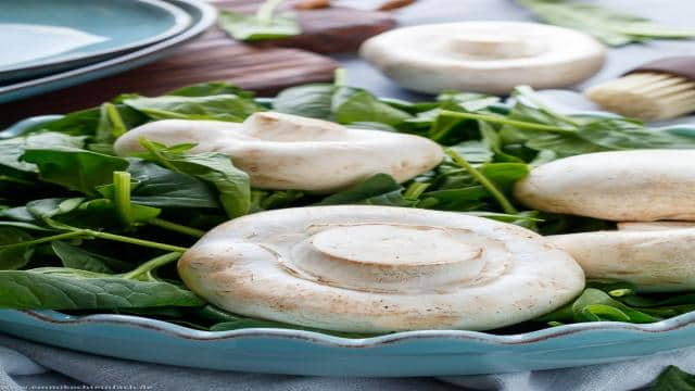 Gefüllte Champignons mit Spinat