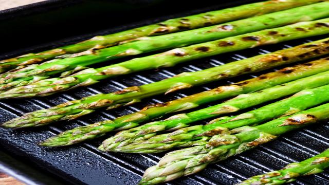 Grünen Spargel zubereiten: Braten, Kochen und im Ofen