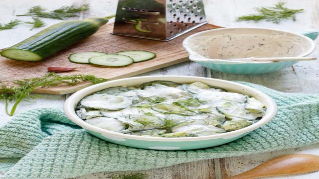 Klassischer Gurkensalat mit Joghurt-Dressing