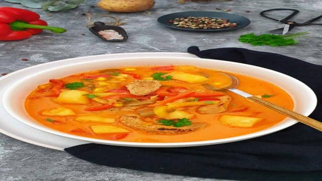 Gyrossuppe, natürlich lecker mit frischen Zutaten