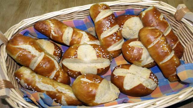 Laugenbrötchen,
Laugenstangen