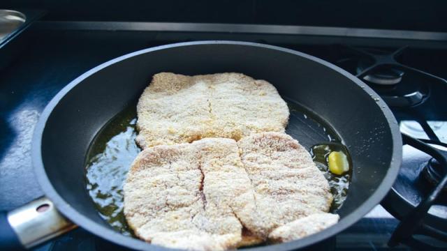 Schnitzel panieren, so einfach geht es