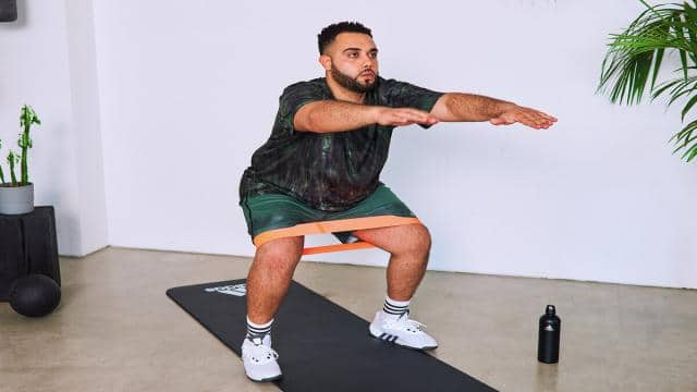 Squats: So machst du Kniebeugen richtig und vermeidest 4 häufige Fehler