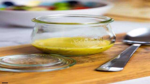 Klassische Vinaigrette – einfaches & leckeres Dressing für den Salat